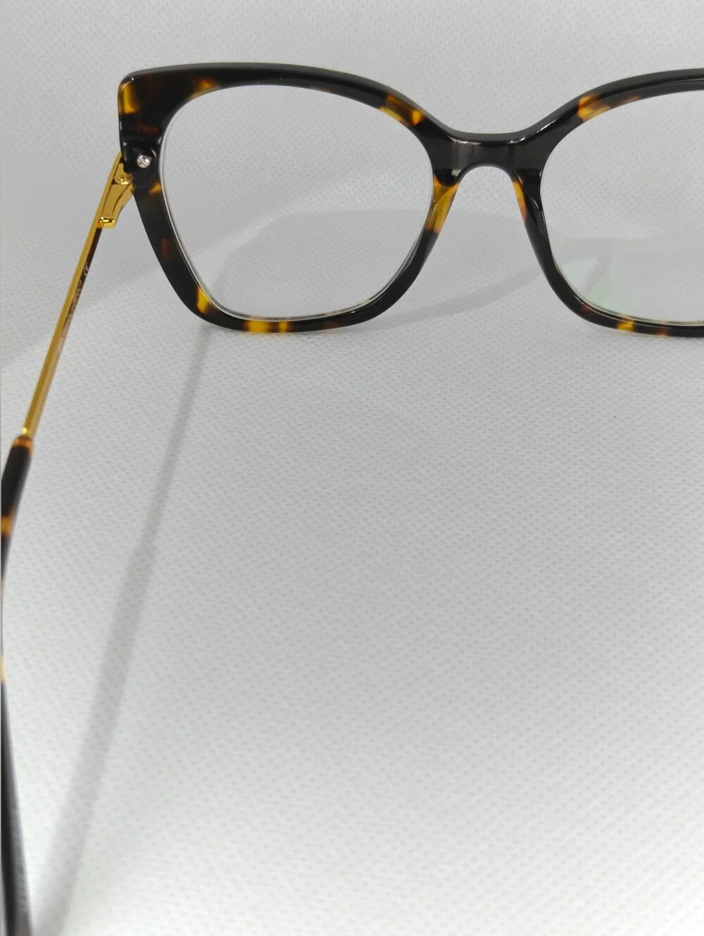 Delancey Classic Tortoiseshell Cat-Eye Women's Glasses. 20k Gold Color